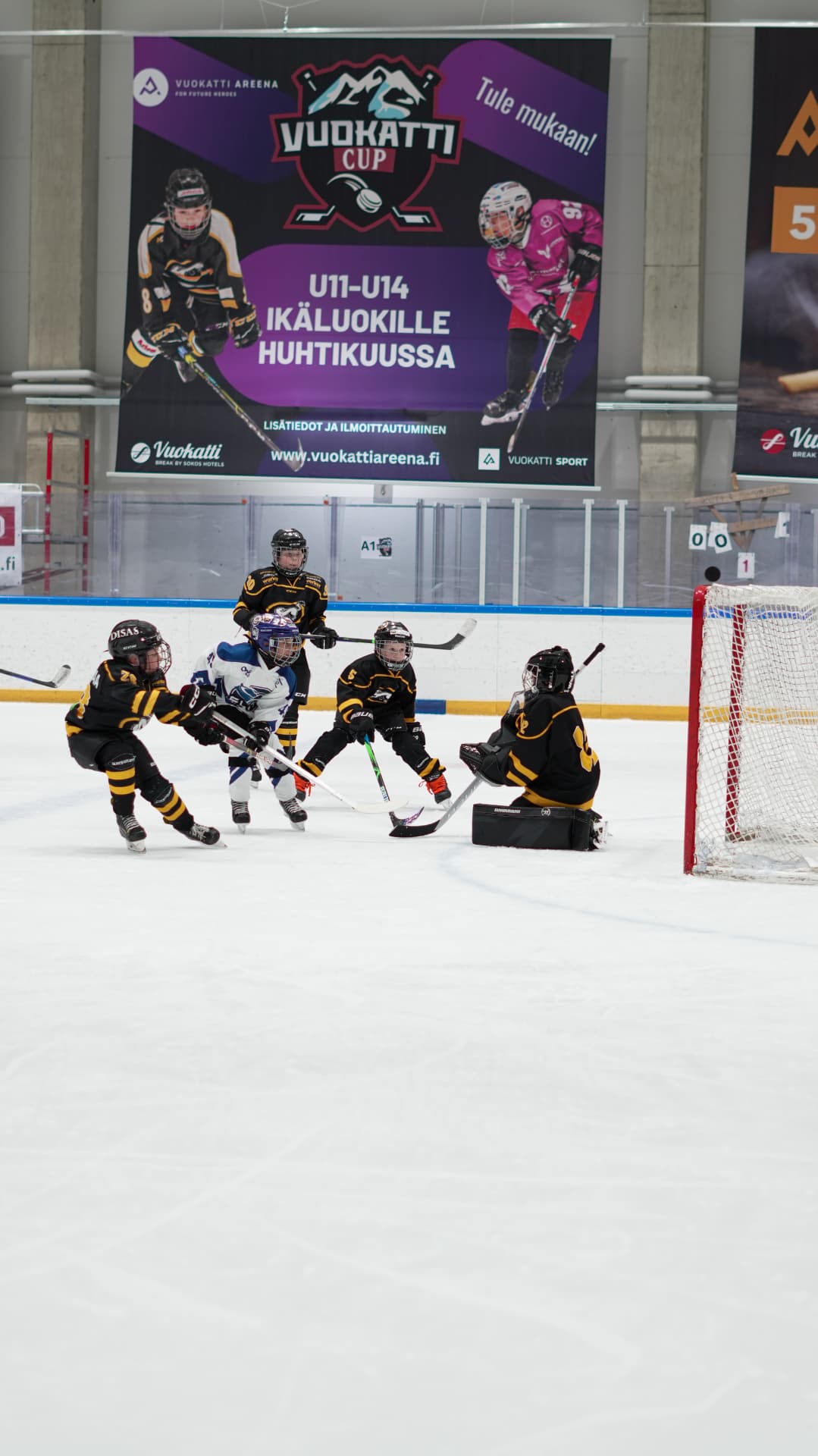 Juniorijääkiekkoilijoita Vuokatti Cupin ottelussa